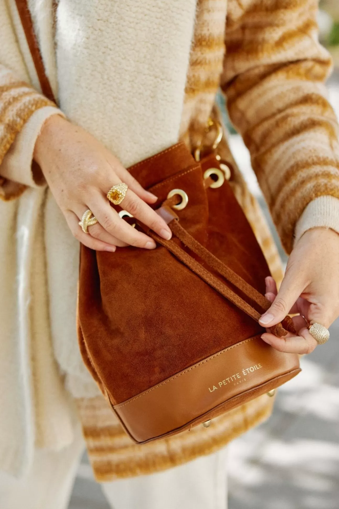 LA PETITE ÉTOILE Bucket Bag Wood Camel Clearance